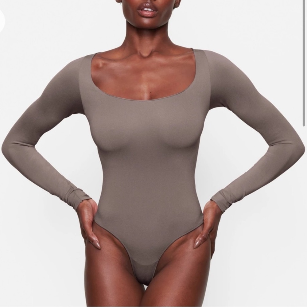 SKIMS Essential Scoop Neck Bodysuit Amethyst